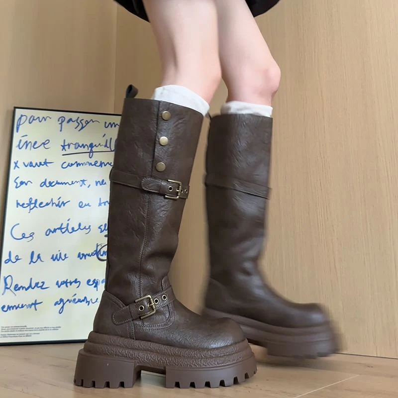 Damen hohe Stiefel mit modischem Schnallendesign und robustem Sohlenprofil Heidi Mode - Image 2