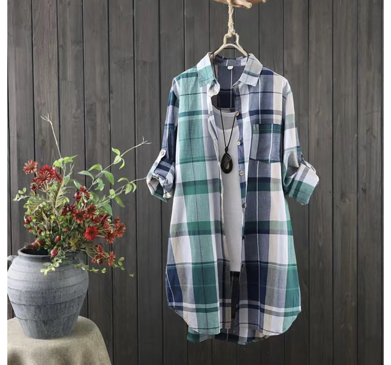 Damen Karobluse Im Lässigen Schnitt mit Knöpfbaren Ärmeln und Praktischen Taschen Heidi-Mode - Image 4