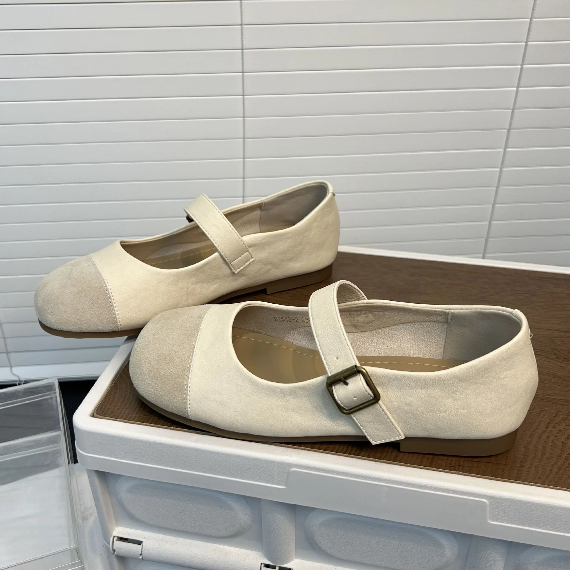 Damen klassische Ballerinas mit verstellbarem Riemen und bequemer Innensohle Heidi Mode