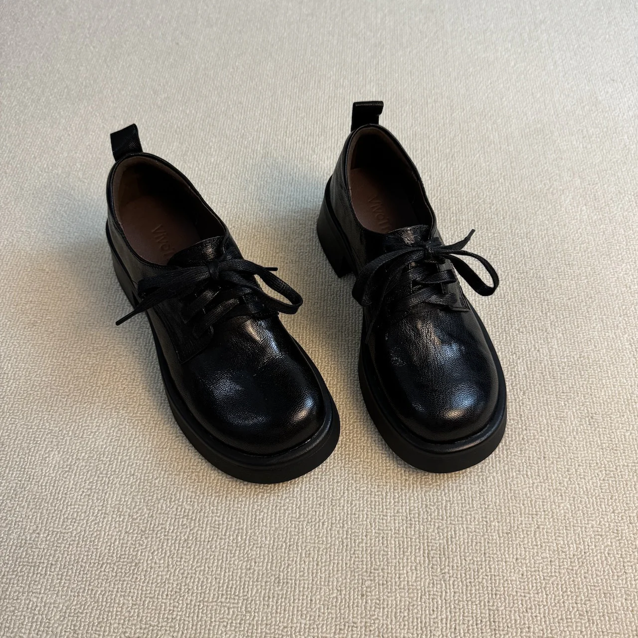 Damen Klassische Schnürschuhe mit robustem Plateau und eleganter Lederoberfläche Heidi Mode - Image 6