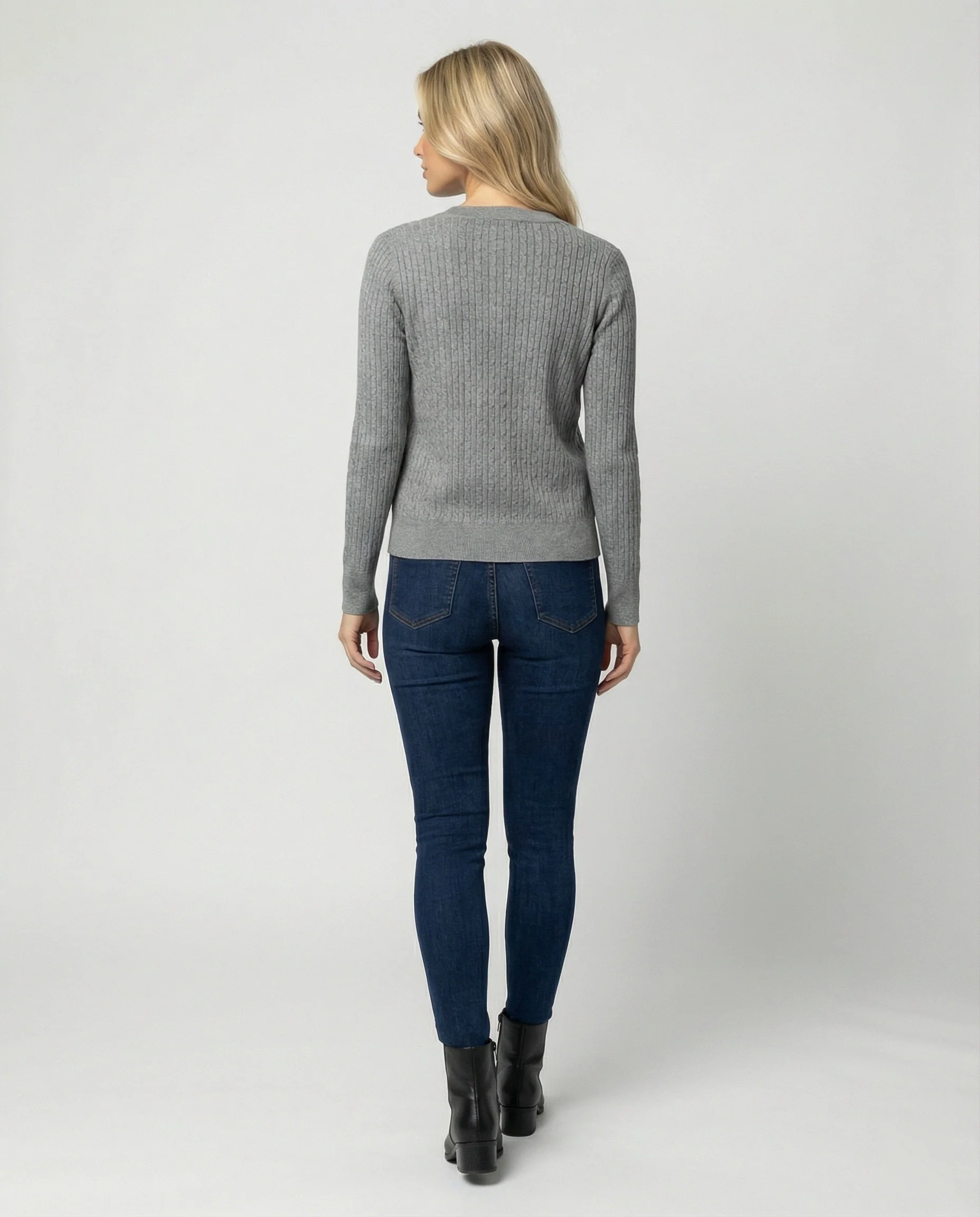 Damen klassischer Strickcardigan mit feiner Zopfstruktur Rundhalsausschnitt und schmaler Silhouette Heidi-Mode - Image 4