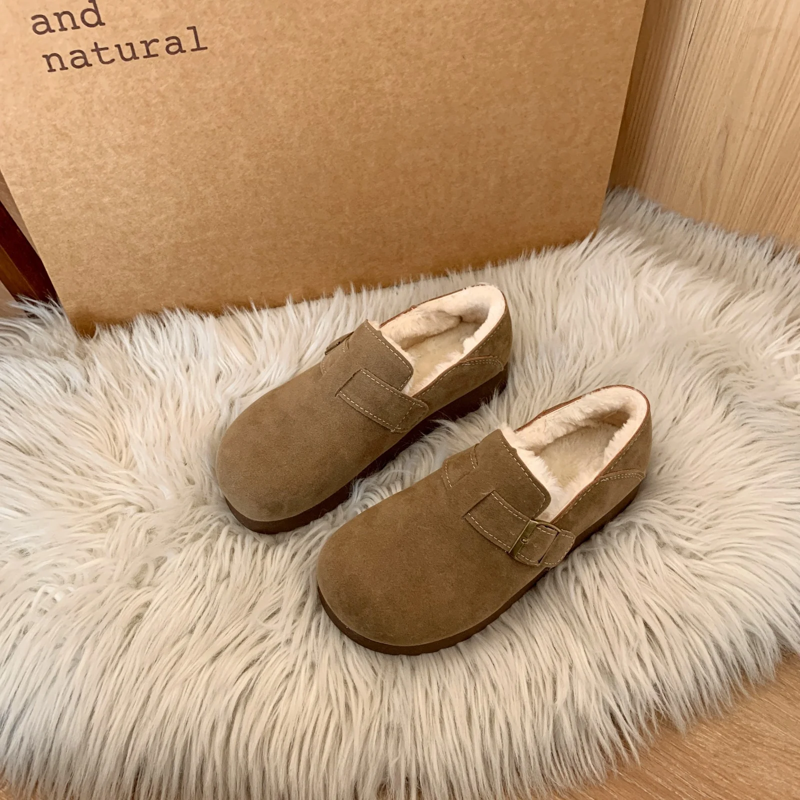 Damen Komfort Clogs mit modischer Schnalle und weichem Veloursoberteil Heidi Mode - Image 2