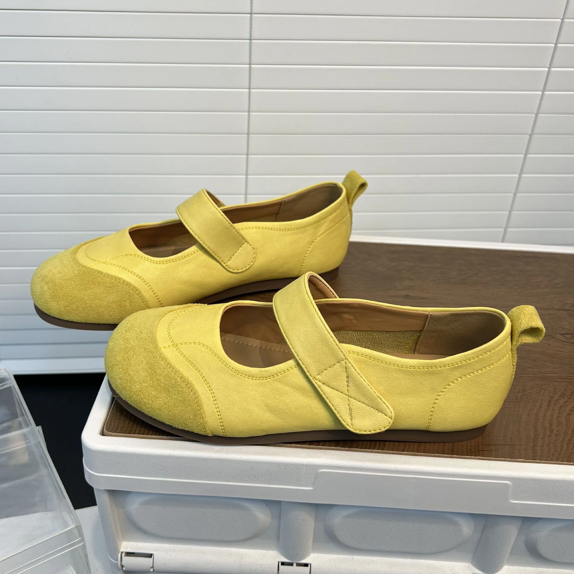 Damen Komfortable Ballerinas mit verstellbarem Riemen und weichem Fußbett Heidi Mode