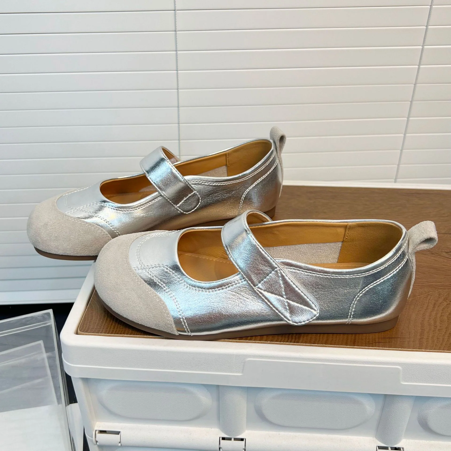 Damen Komfortable Ballerinas mit verstellbarem Riemen und weichem Fußbett Heidi Mode - Image 4