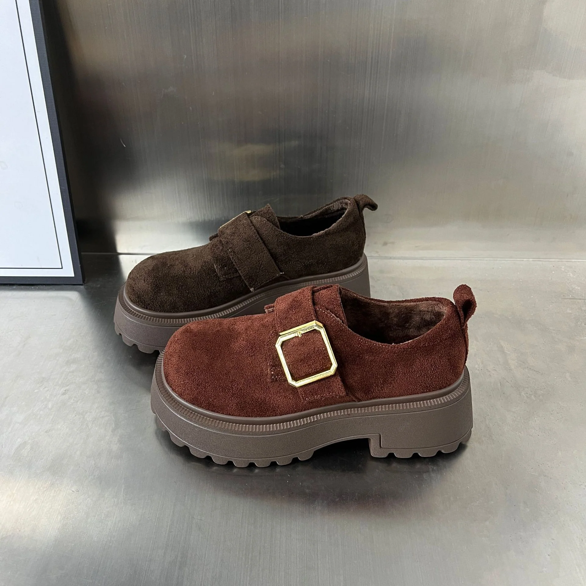 Damen Komfortable Chunky Clogs mit luxuriösem Schnallenverschluss Heidi Mode - Image 4