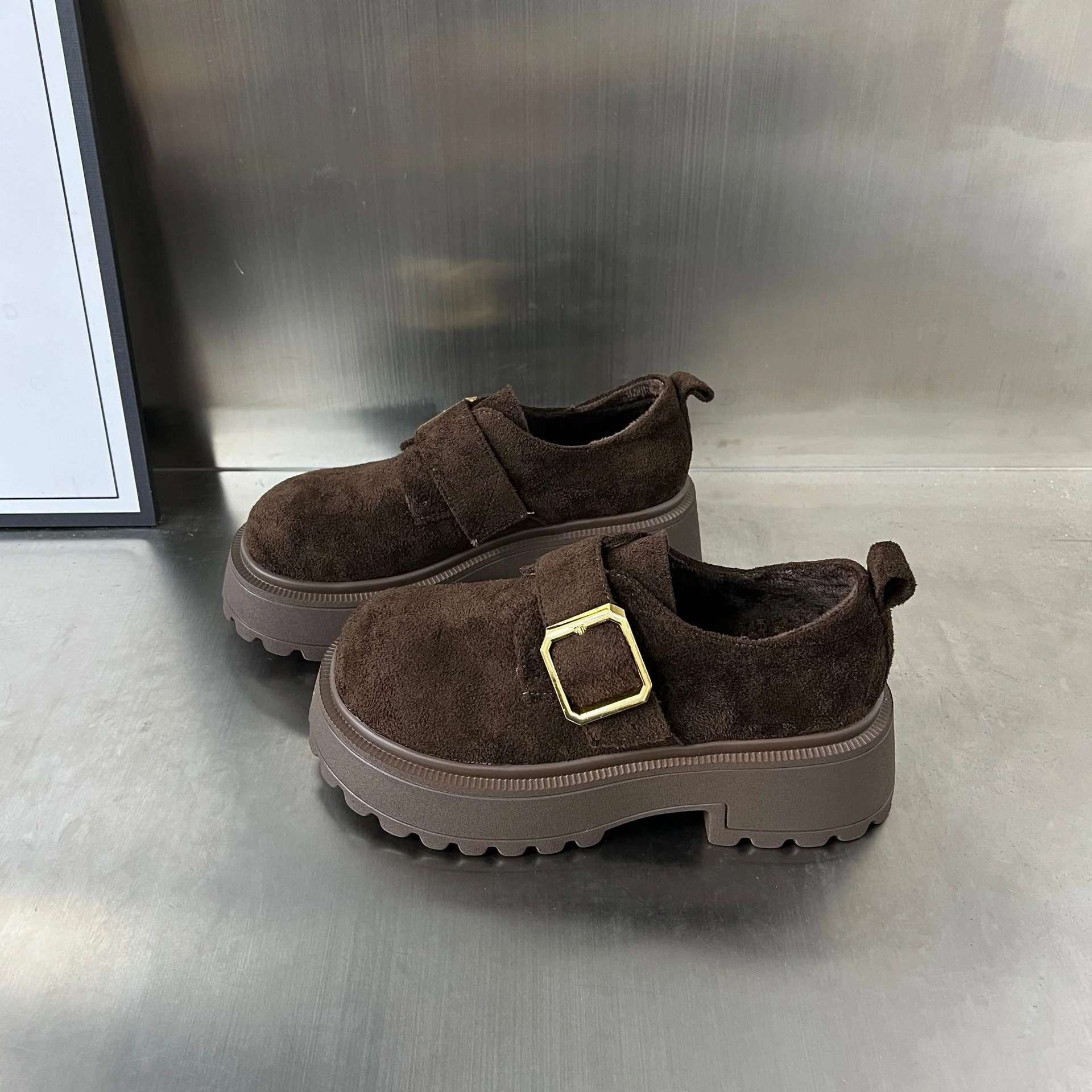 Damen Komfortable Chunky Clogs mit luxuriösem Schnallenverschluss Heidi Mode - Image 6