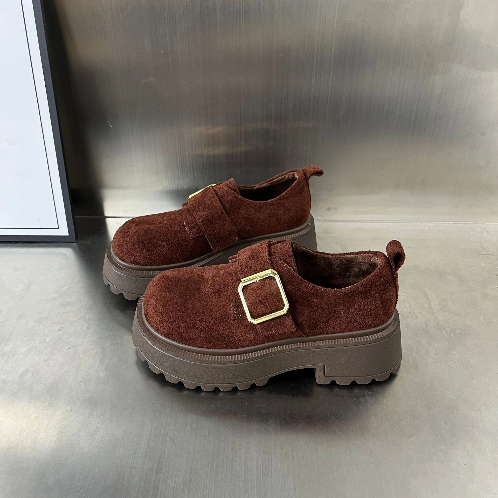 Damen Komfortable Chunky Clogs mit luxuriösem Schnallenverschluss Heidi Mode - Image 7