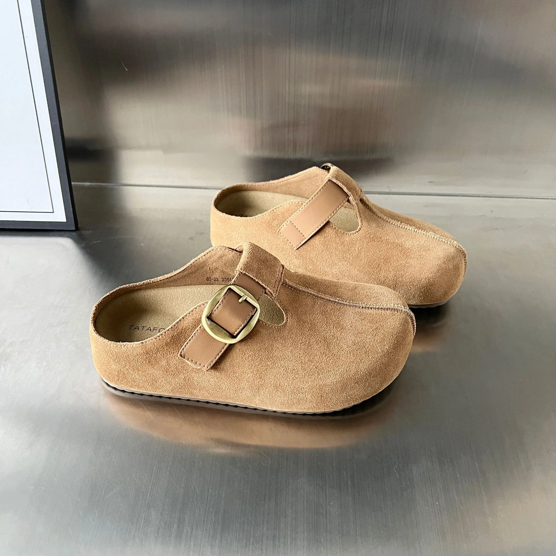 Damen Komfortable Clogs aus hochwertigem Wildleder mit elegantem Schnallenverschluss Heidi Mode - Image 4