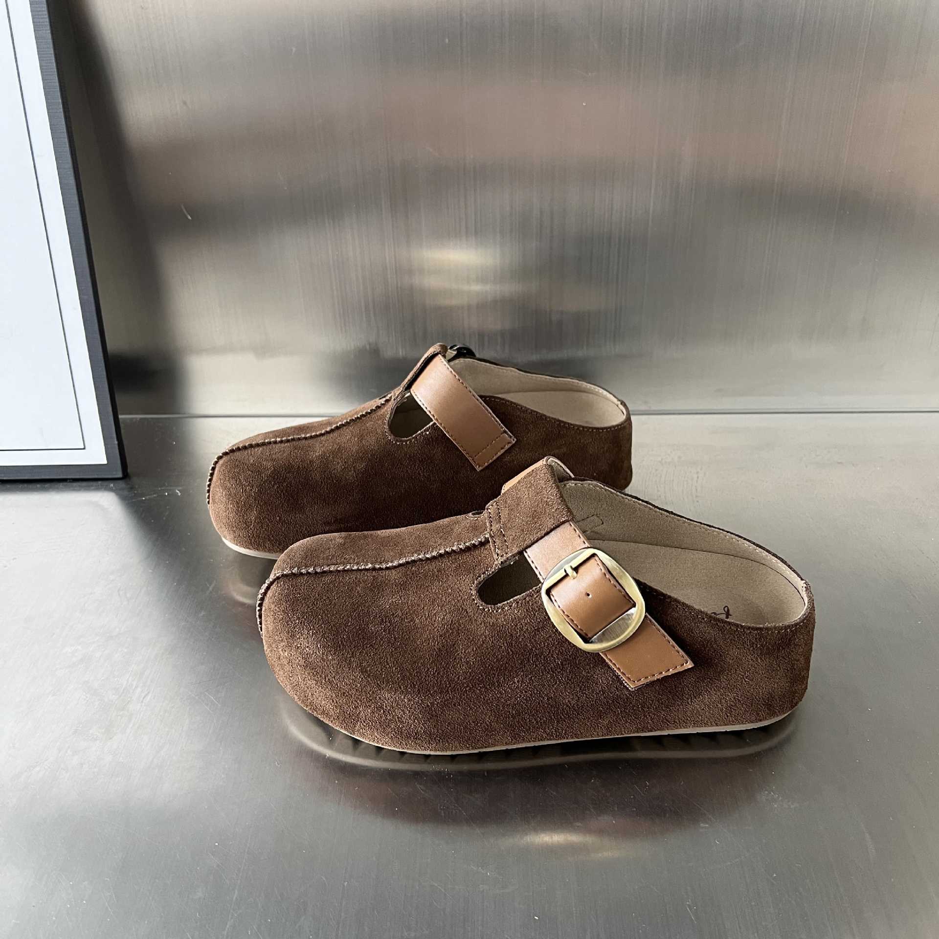Damen Komfortable Clogs mit elegantem Schnallenverschluss aus feinem Wildleder Heidi Mode - Image 2