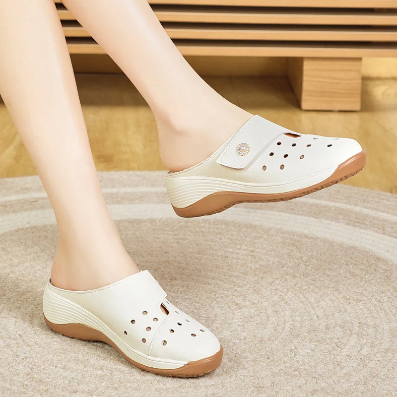 Damen Komfortable Clogs mit modischem Cut-Out Design und flexiblem Fußbett Heidi Mode - Image 3