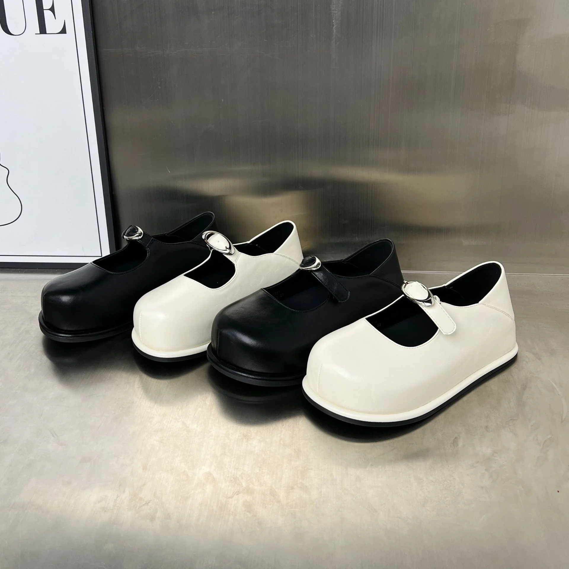Damen Komfortable Clogs mit stilvollem Riemen und robustem Fußbett Heidi Mode - Image 4