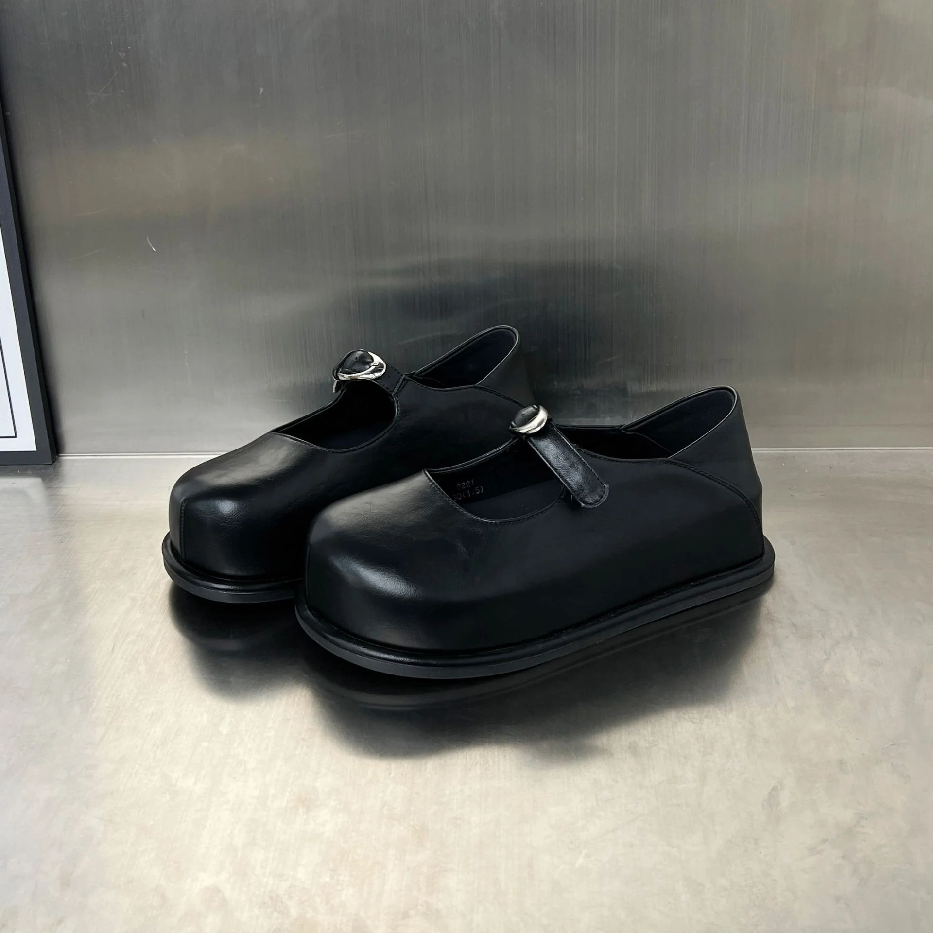 Damen Komfortable Clogs mit stilvollem Riemen und robustem Fußbett Heidi Mode - Image 6