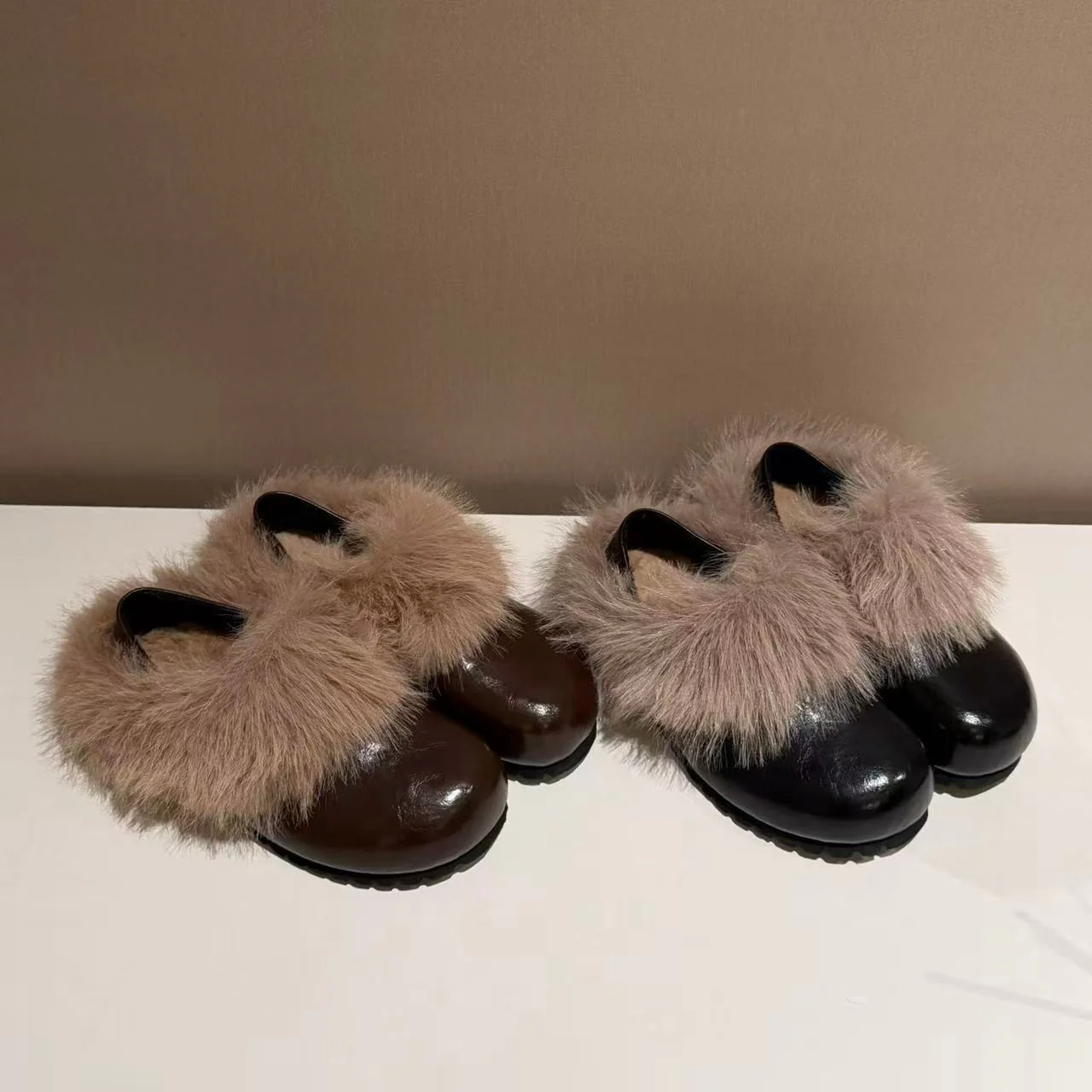 Damen Komfortable Clogs mit warmem Fellkragen und rutschfester Sohle Heidi Mode - Image 4