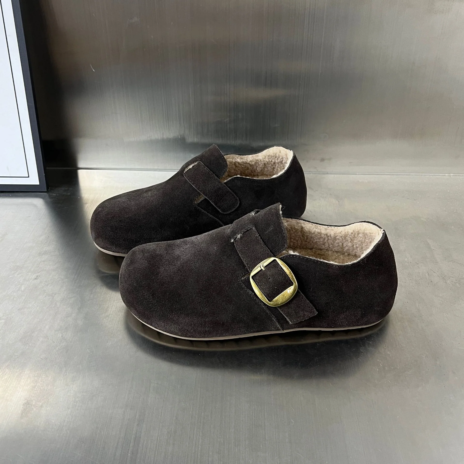 Damen Komfortable Clogs mit weichem Innenfutter und innovativem Schnallenverschluss Heidi Mode - Image 7