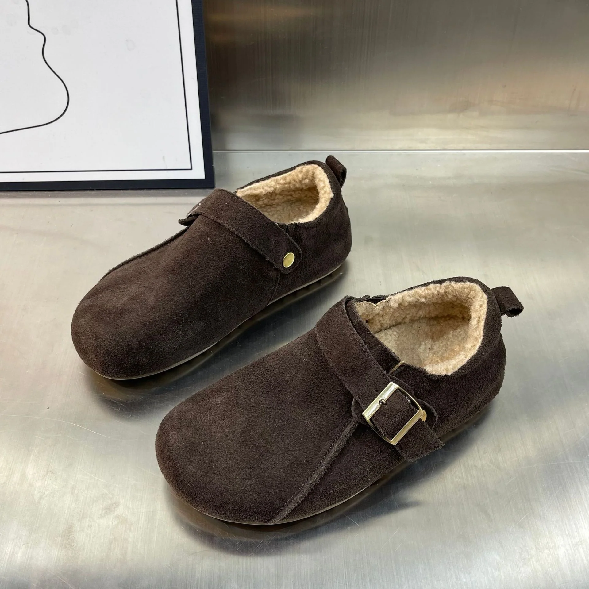 Damen Komfortable Clogs mit weichem Innenfutter und praktischem Schnallenverschluss Heidi Mode - Image 3