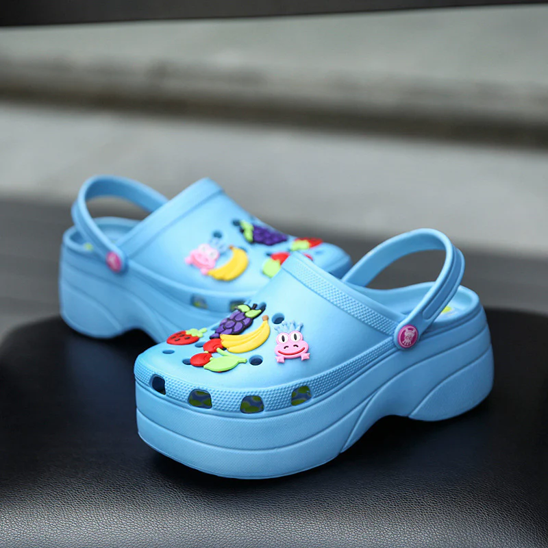 Damen Komfortable Freizeitclogs mit bunten 3D-Anhänger Heidi Mode - Image 9
