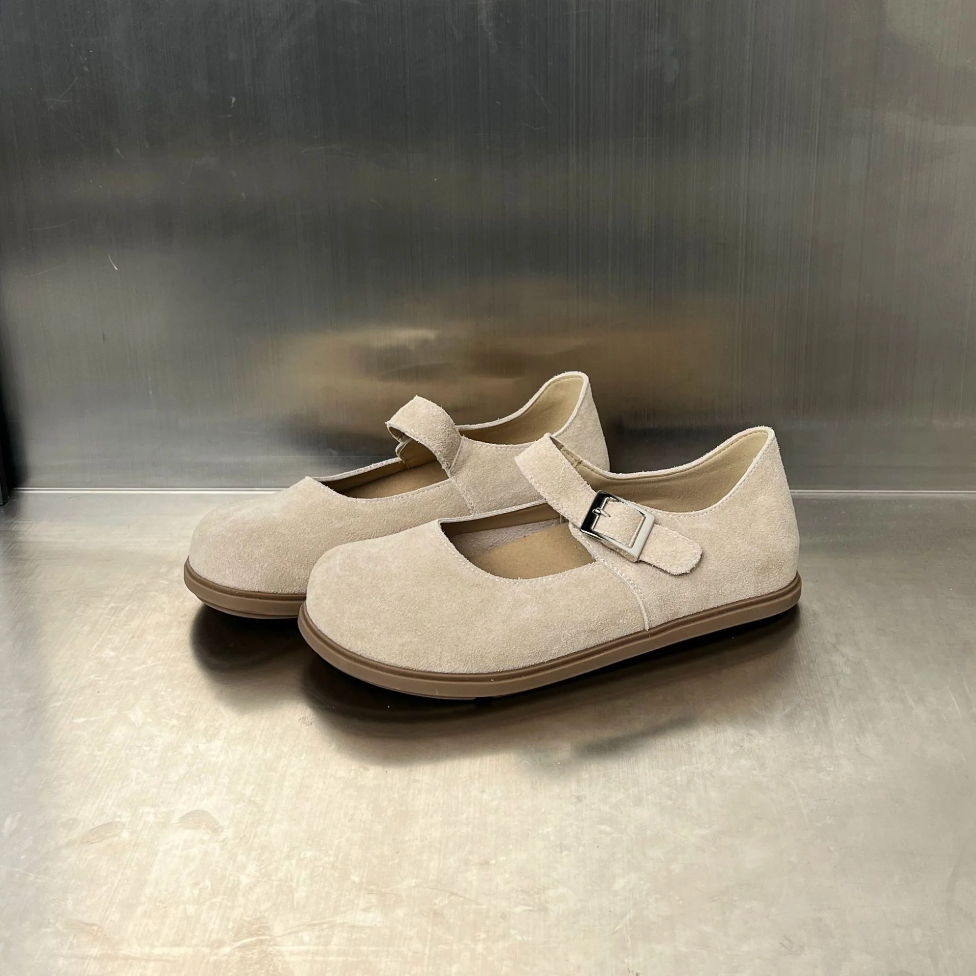 Damen Komfortable Halbschuhe mit verstellbarem Riemen und weichem Wildleder Heidi Mode - Image 7