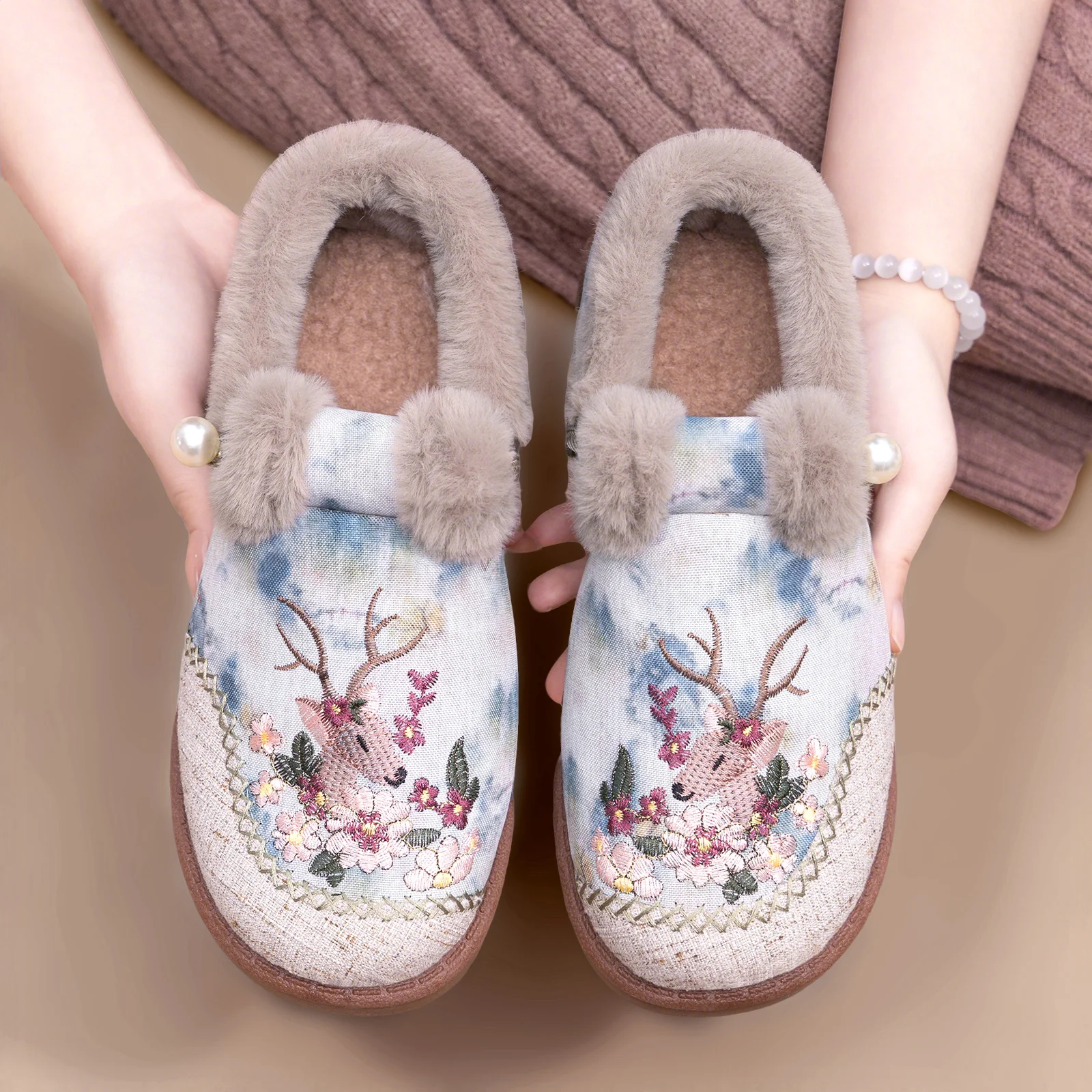 Damen Komfortable Hüttenschuhe mit kuscheligem Innenfutter und dekorativen Stickereien Heidi Mode - Image 2