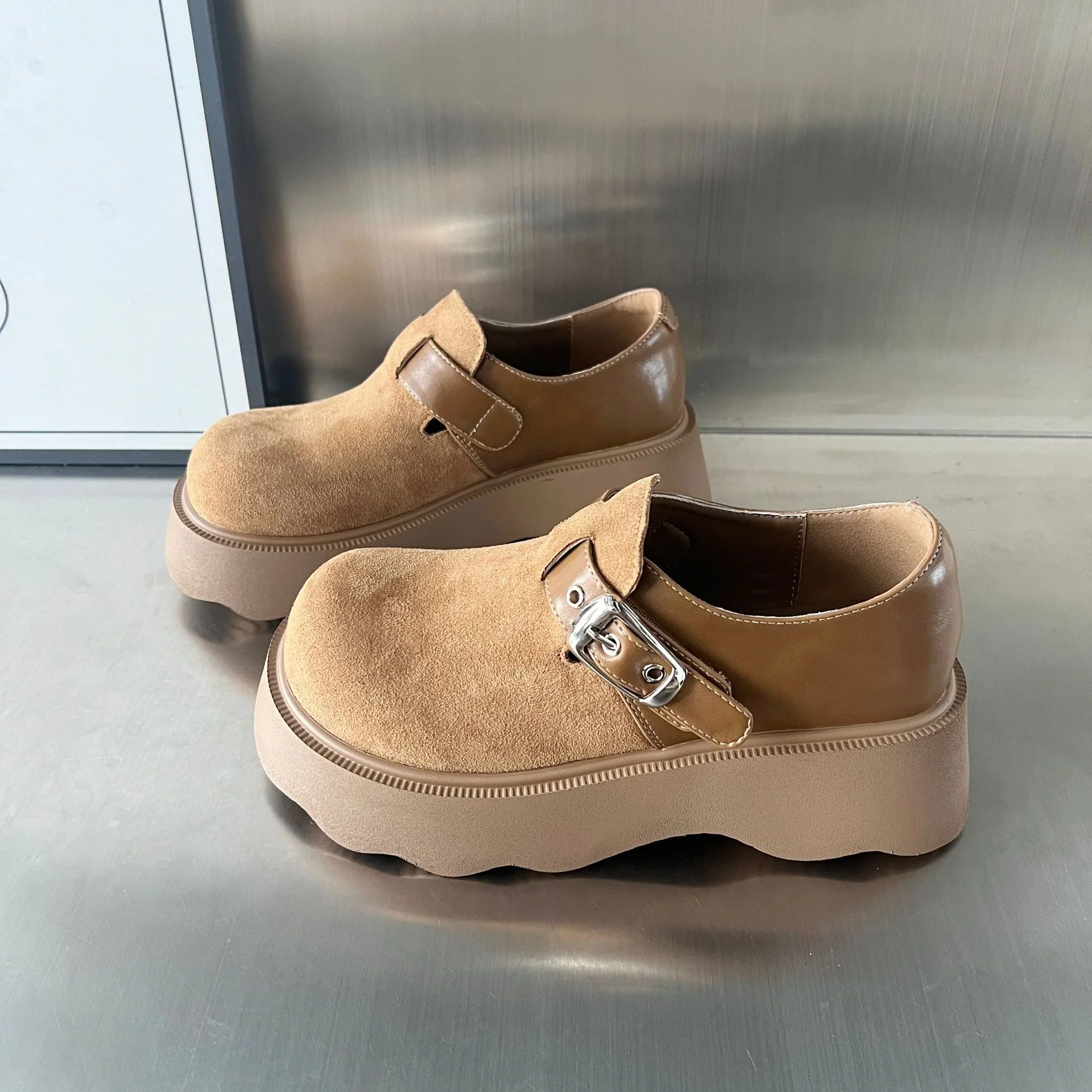 Damen Komfortable Plateau-Clogs mit modischem Schnallenverschluss und rutschfester Sohle Heidi Mode - Image 6