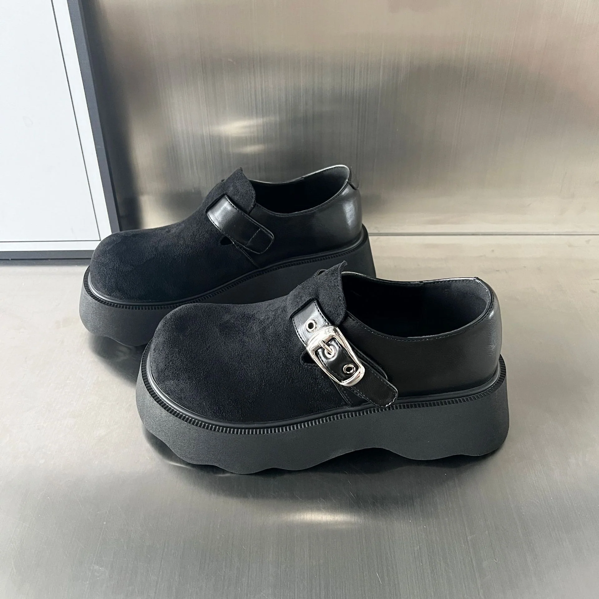 Damen Komfortable Plateau-Clogs mit modischem Schnallenverschluss und rutschfester Sohle Heidi Mode - Image 7