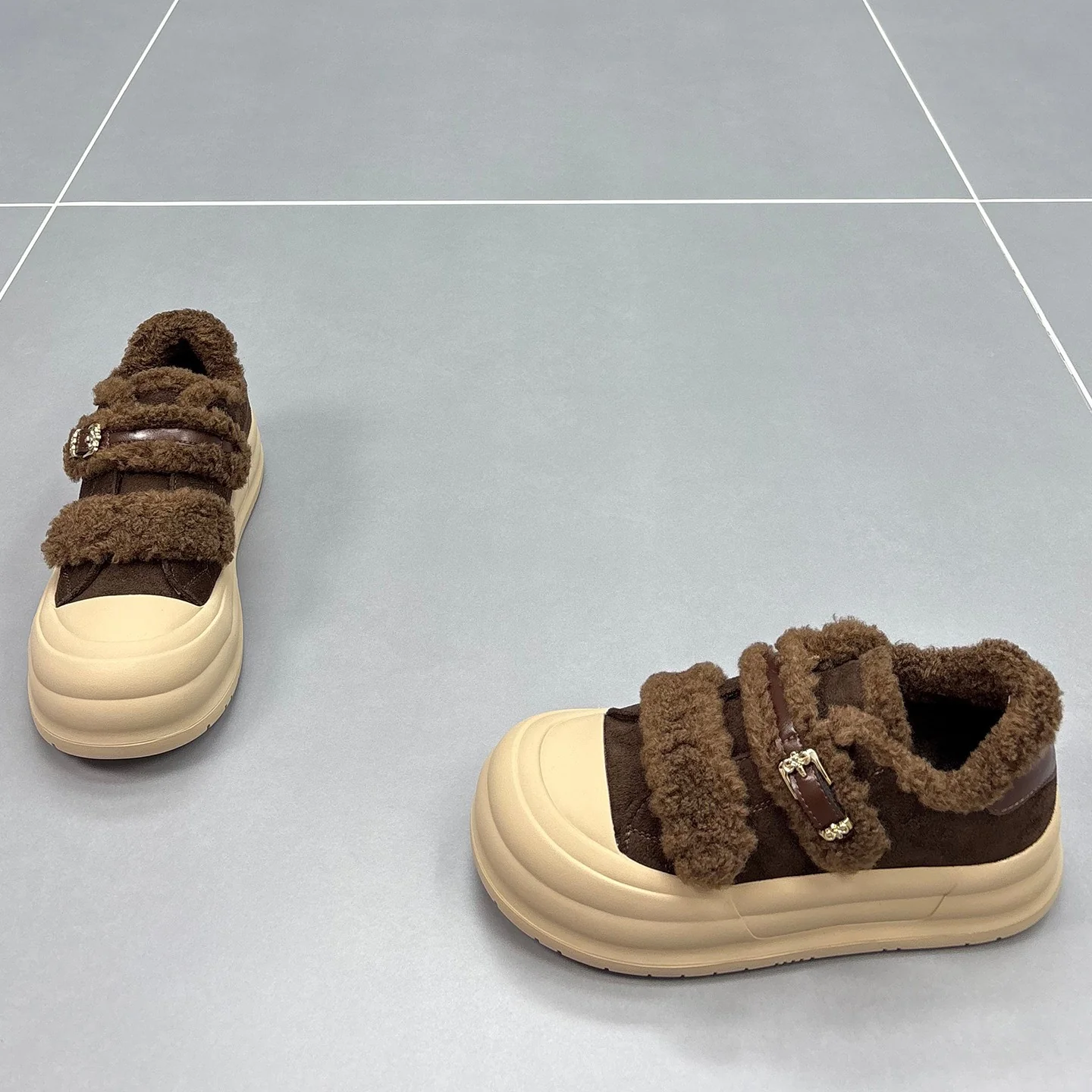Damen Komfortable Sneaker mit kuscheligem Fleece-Futter und praktischen Klettverschlüssen Heidi Mode - Image 3