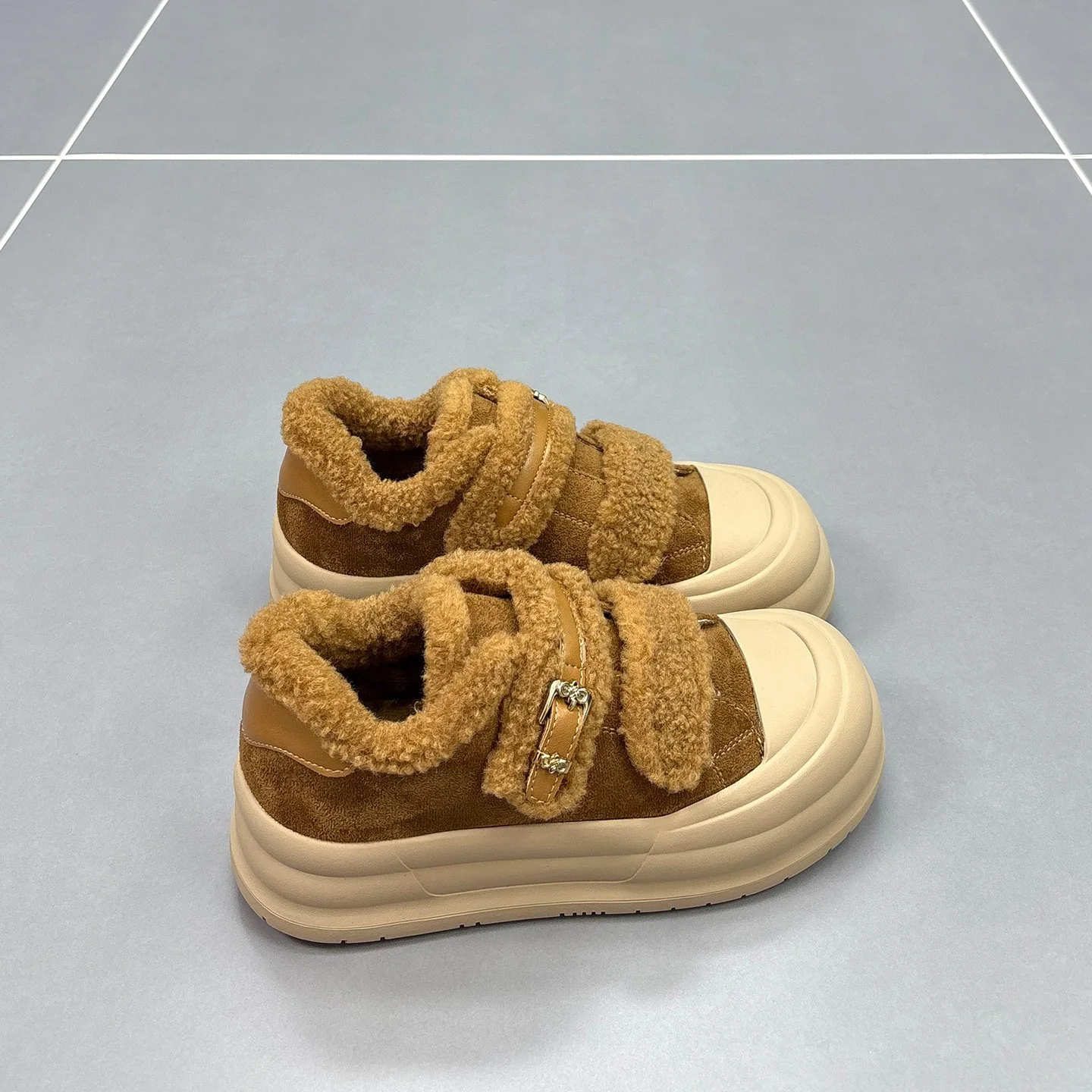Damen Komfortable Sneaker mit kuscheligem Fleece-Futter und praktischen Klettverschlüssen Heidi Mode - Image 4
