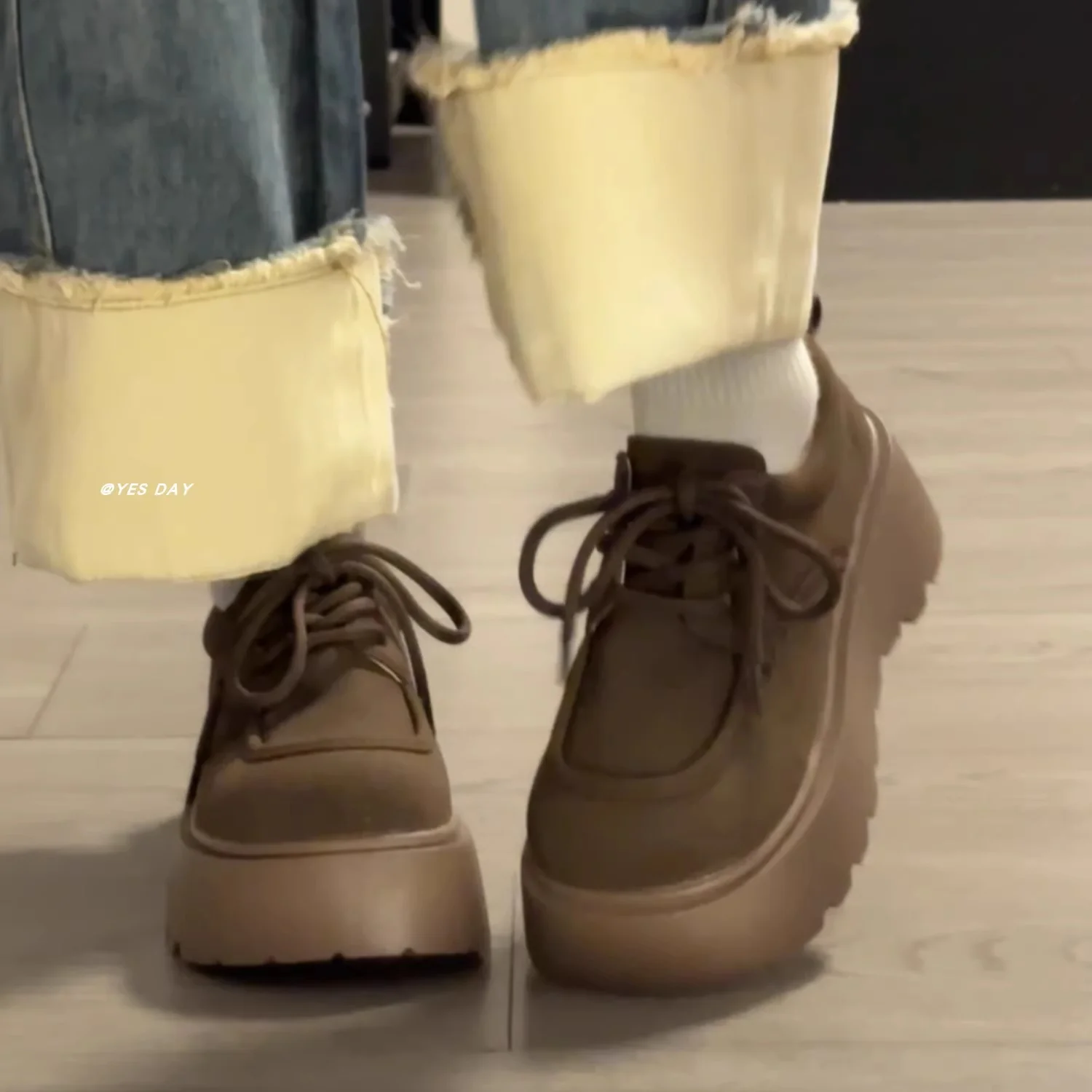 Damen Komfortable Sneaker mit modernem Design und extraleichter Sohle Heidi Mode - Image 4