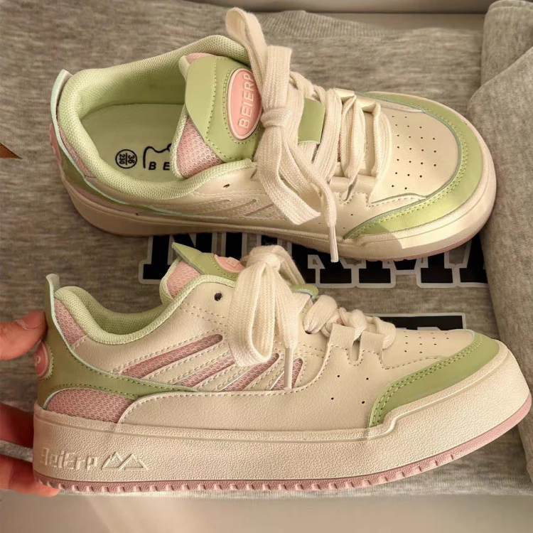 Damen Komfortable Sneakers im Retro-Stil mit perforierten Details Heidi Mode - Image 5
