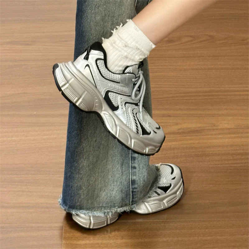 Damen Komfortable Sneakers im sportlichen Design mit atmungsaktiven Mesh-Einsätzen Heidi Mode - Image 2