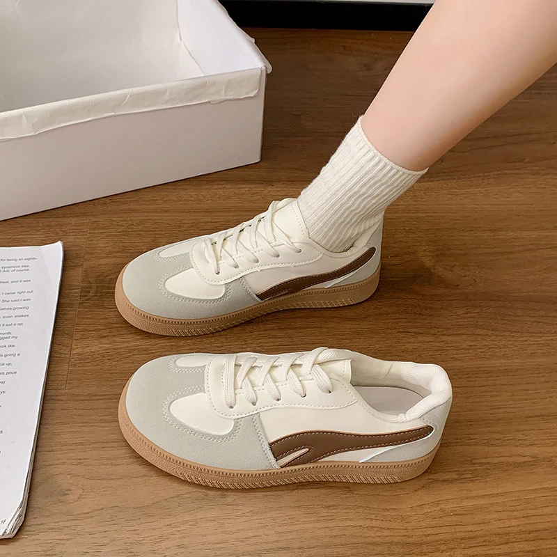 Damen Komfortable Sneakers mit klassischer Silhouette und rutschfester Laufsohle Heidi Mode - Image 4