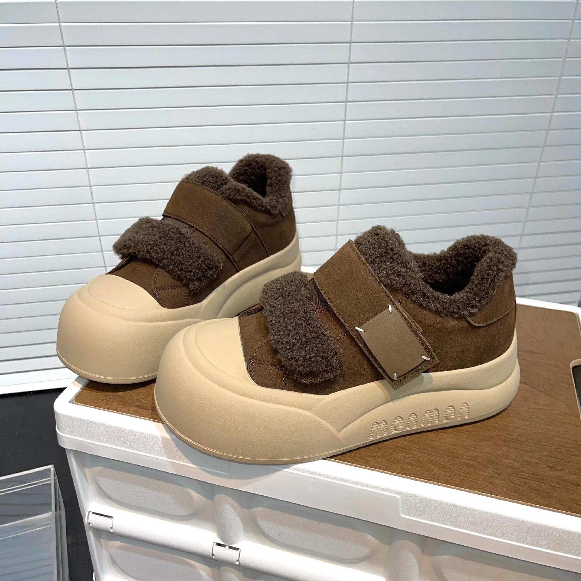 Damen komfortable Sneakers mit kuscheligem Innenfutter und verstellbarem Klettverschluss Heidi Mode - Image 2