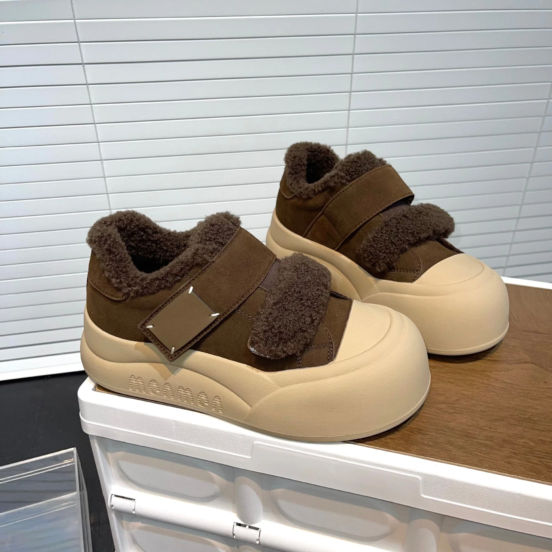Damen komfortable Sneakers mit kuscheligem Innenfutter und verstellbarem Klettverschluss Heidi Mode - Image 4