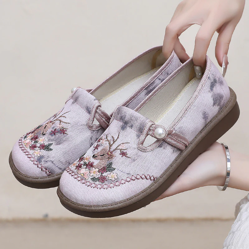 Damen Komfortable Stoff-Pantoletten mit floraler Stickerei und elastischem Riemen Heidi Mode - Image 2