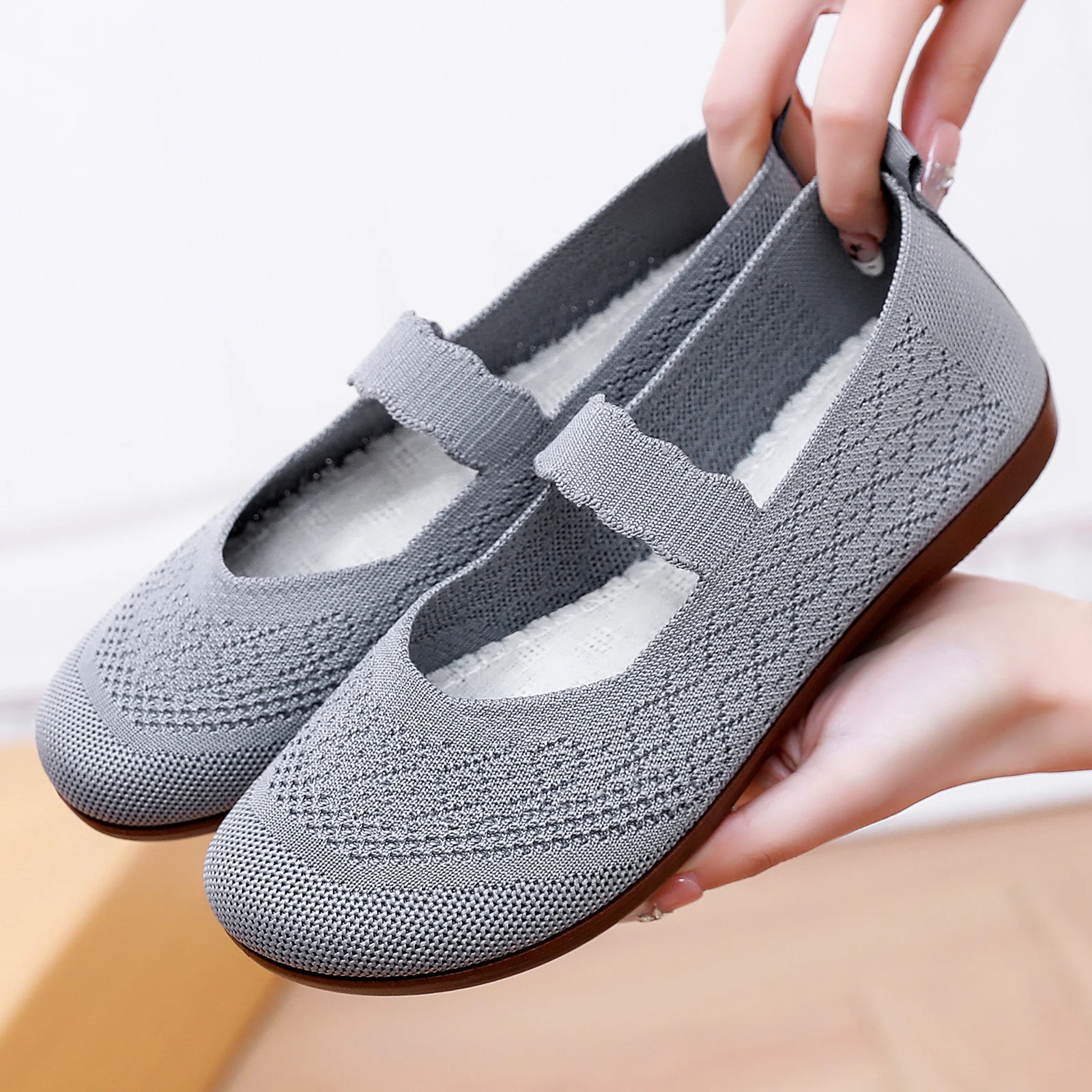 Damen Komfortable und elegante Slippers mit verstellbarem Riemen Heidi Mode