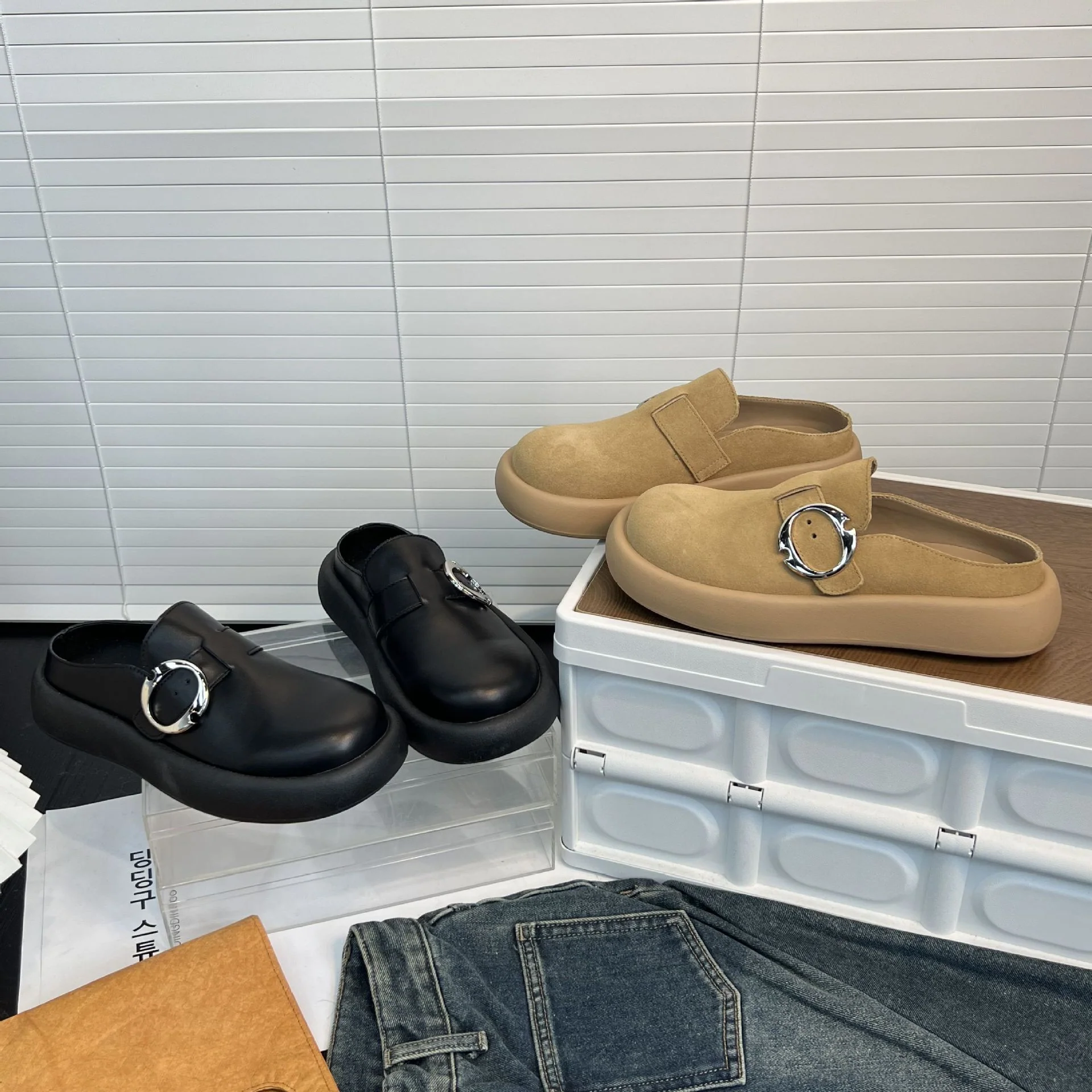 Damen Komfortable und modische Clogs mit dekorativem Detail Heidi Mode - Image 3
