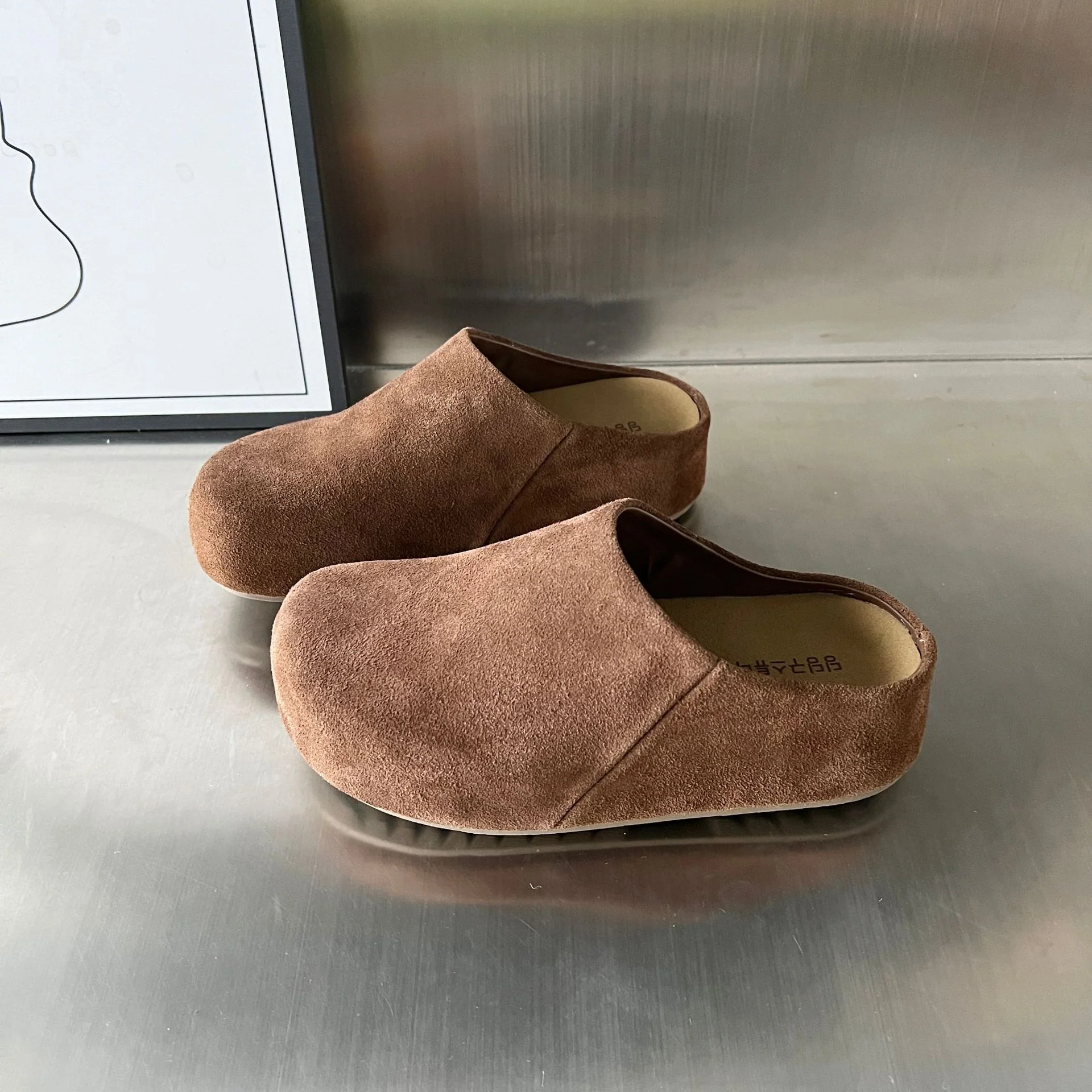Damen Komfortable Wildleder-Clogs mit anatomischem Fußbett und rutschfester Sohle Heidi Mode - Image 8