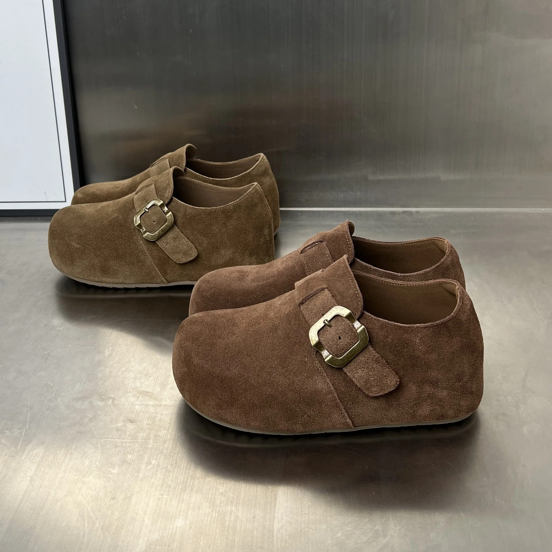 Damen Komfortable Wildleder-Clogs mit elegantem Schnallenverschluss Heidi Mode - Image 3