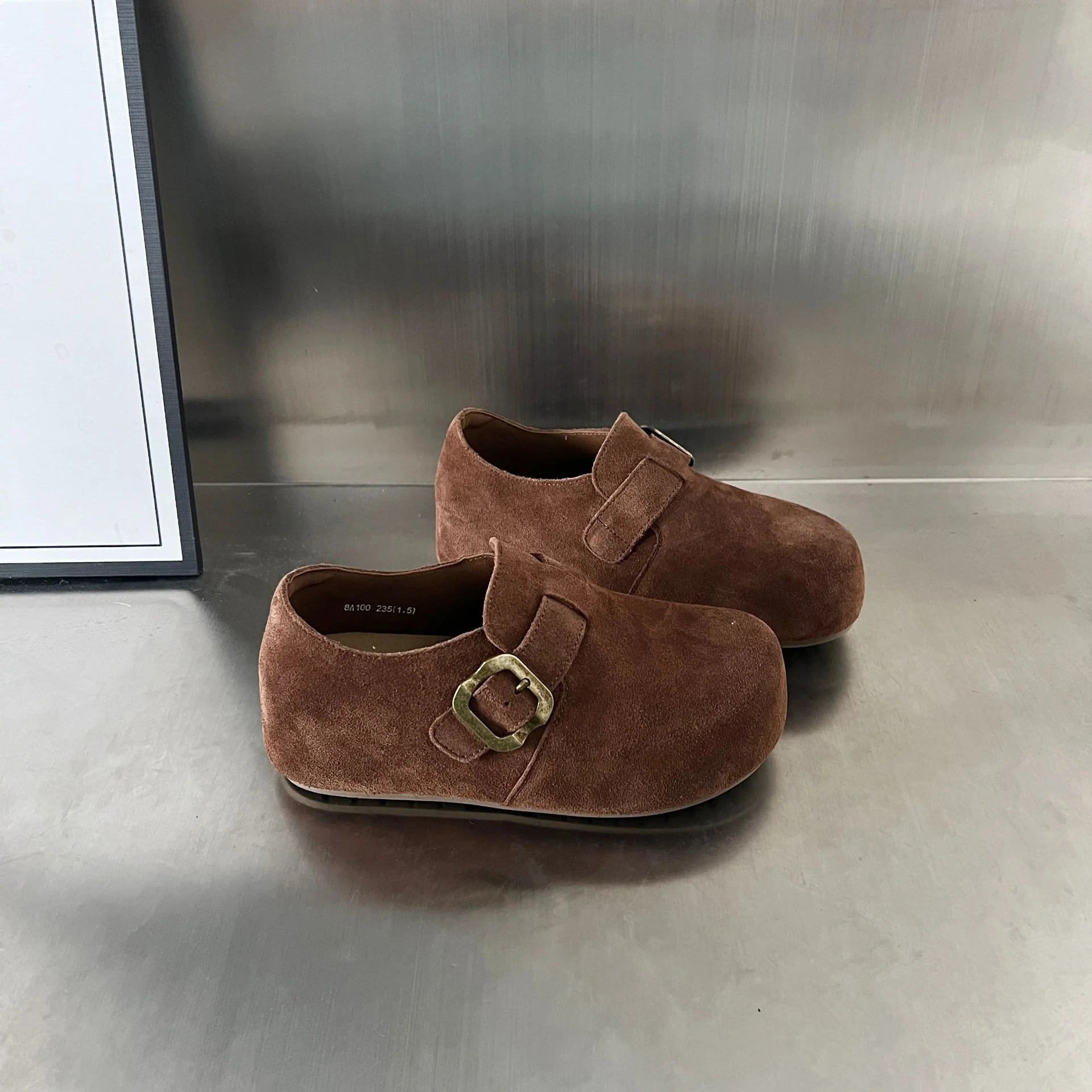 Damen Komfortable Wildleder-Clogs mit modischem Schnallenverschluss Heidi Mode - Image 4