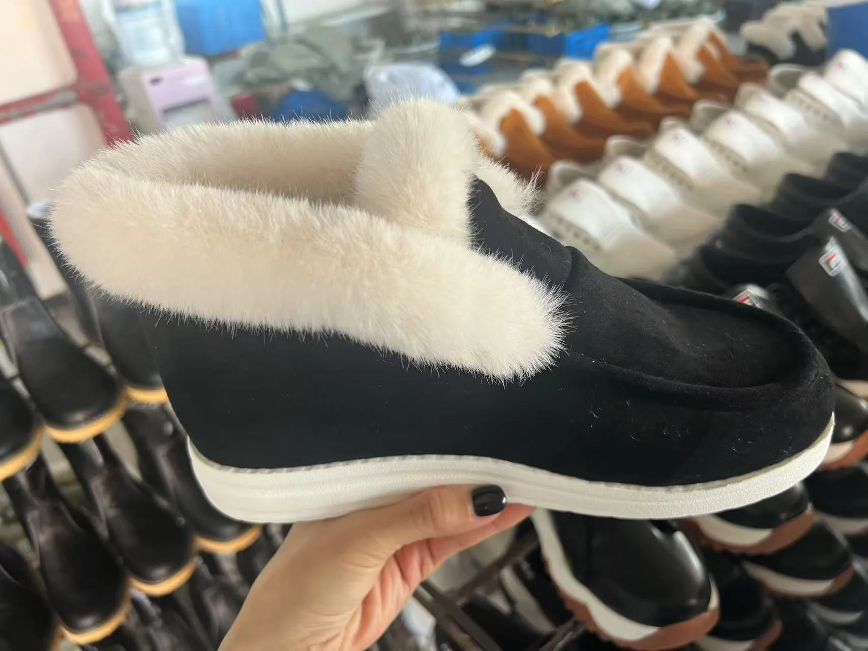 Damen Kuschel-Stiefeletten mit weichem Kunstfellkragen und rutschfester Sohle Heidi Mode - Image 7