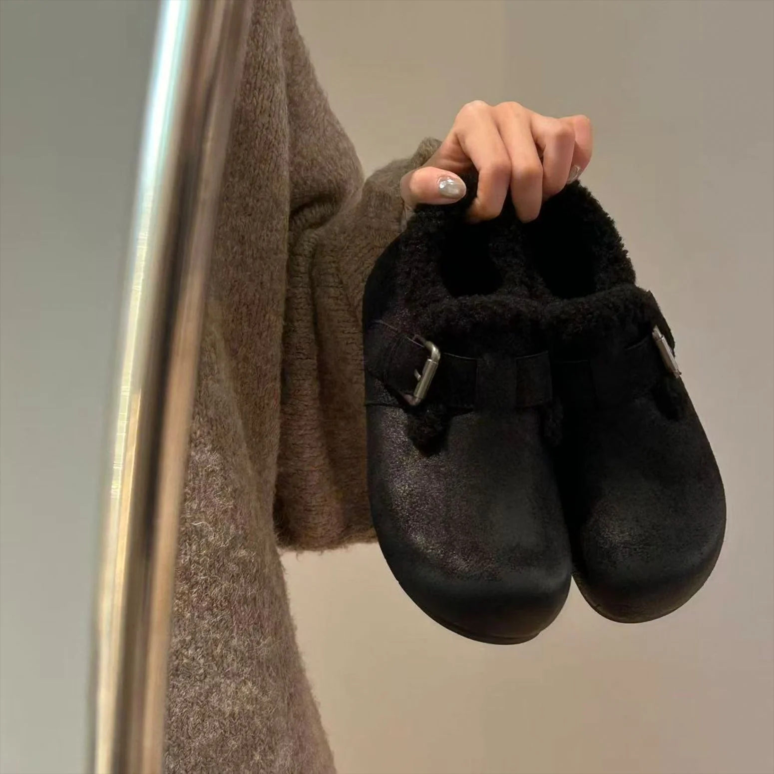 Damen Kuschelige Clogs mit weichem Kunstfell und modischem Schnallen-Design Heidi Mode - Image 4