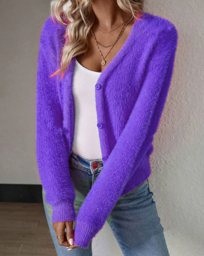 Strickjacke Damen kuschelig mit V-Ausschnitt und Knopfdetails - Image 17