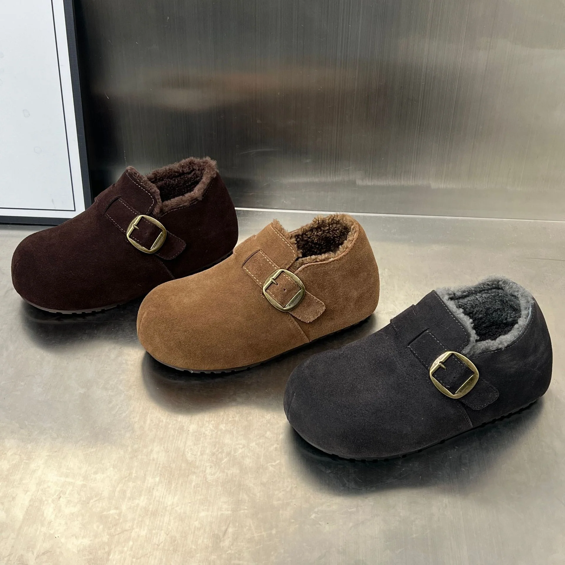 Damen Kuschelige Wildleder-Clogs mit warmem Innenfutter und praktischem Schnallenverschluss Heidi Mode - Image 3
