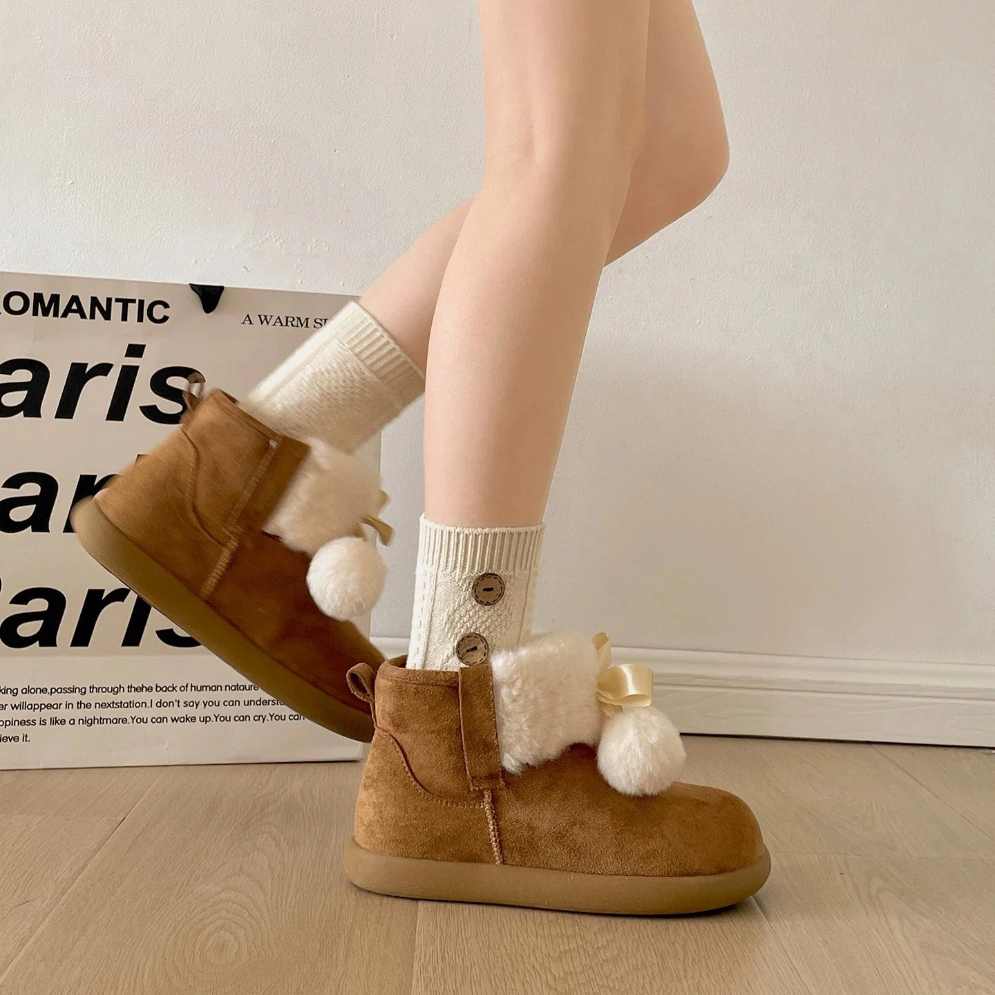 Damen Kuschelige Winterstiefel mit flauschigem Innenfutter und dekorativem Pompon Heidi Mode - Image 3