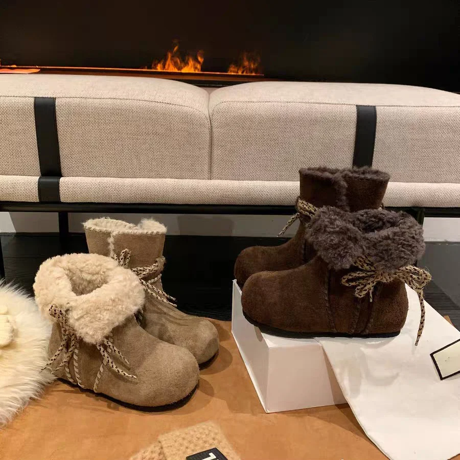 Damen Kuschelige Winterstiefel mit weichem Futter und dekorativem Schnürdesign Heidi Mode