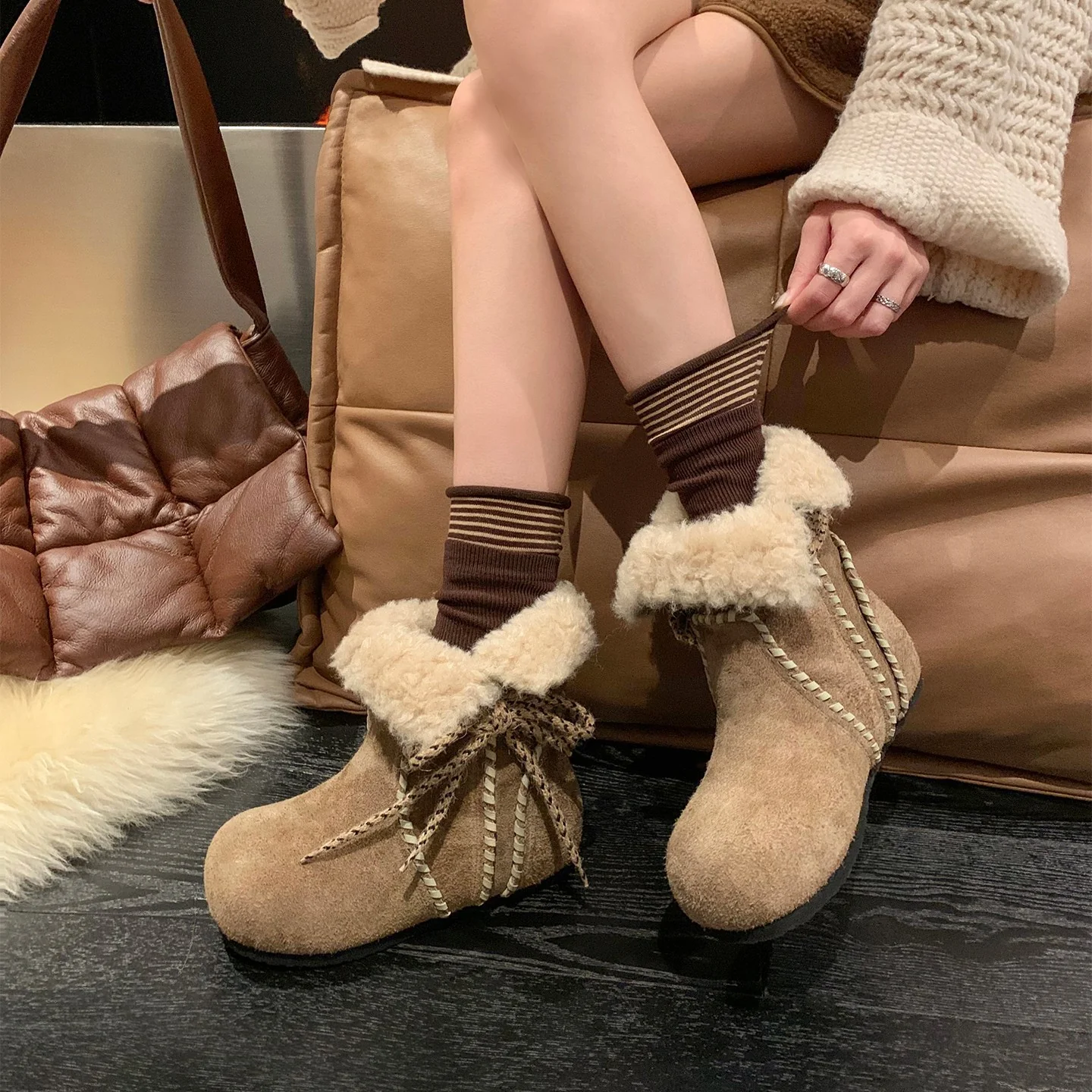 Damen Kuschelige Winterstiefel mit weichem Futter und modischer Schnürung Heidi Mode - Image 4