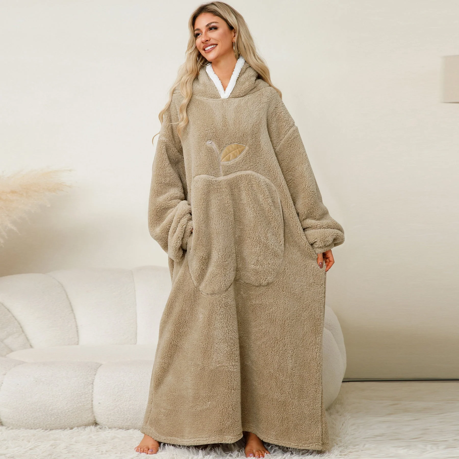 Damen Kuscheliger Hoodie-Decke mit Großen Taschen und Kontrastierendem Innenfutter Heidi-Mode - Image 2