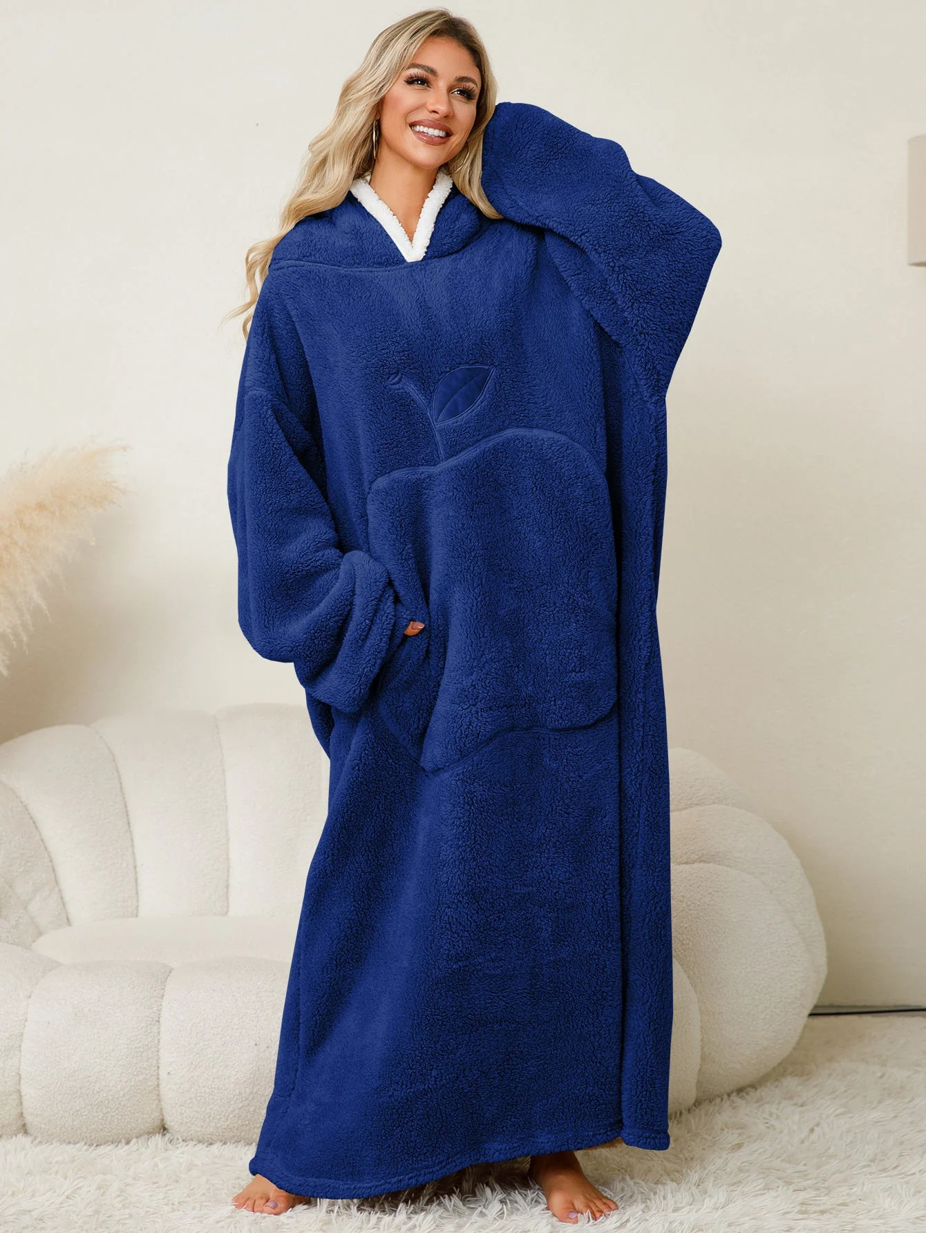 Damen Kuscheliger Hoodie-Decke mit Großen Taschen und Kontrastierendem Innenfutter Heidi-Mode - Image 9