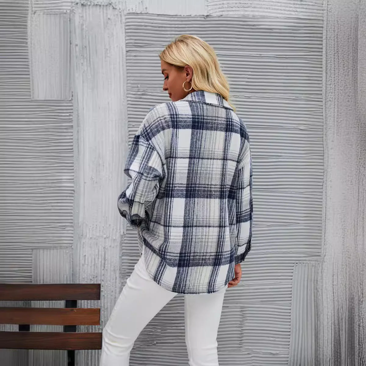 Damen Lässige Flanellhemdjacke mit Karriertem Design und Praktischen Brusttaschen Heidi-Mode - Image 4