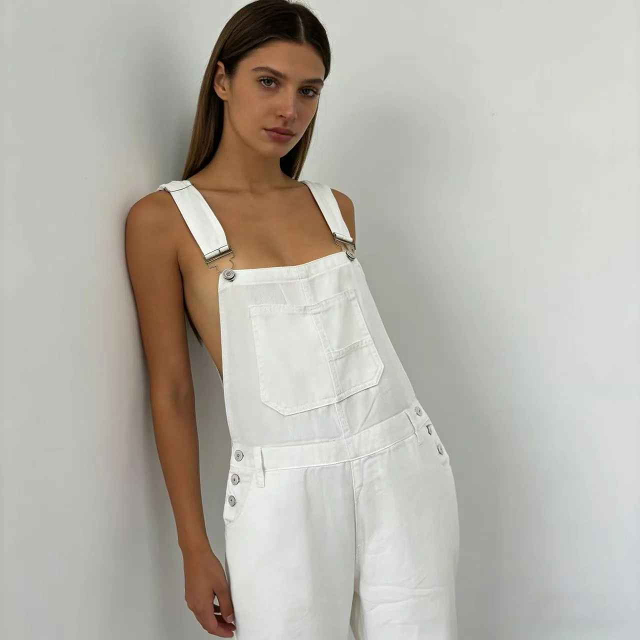 Damen Jeans Latzhose mit weitem Bein und tiefem Rückenausschnitt - Image 6
