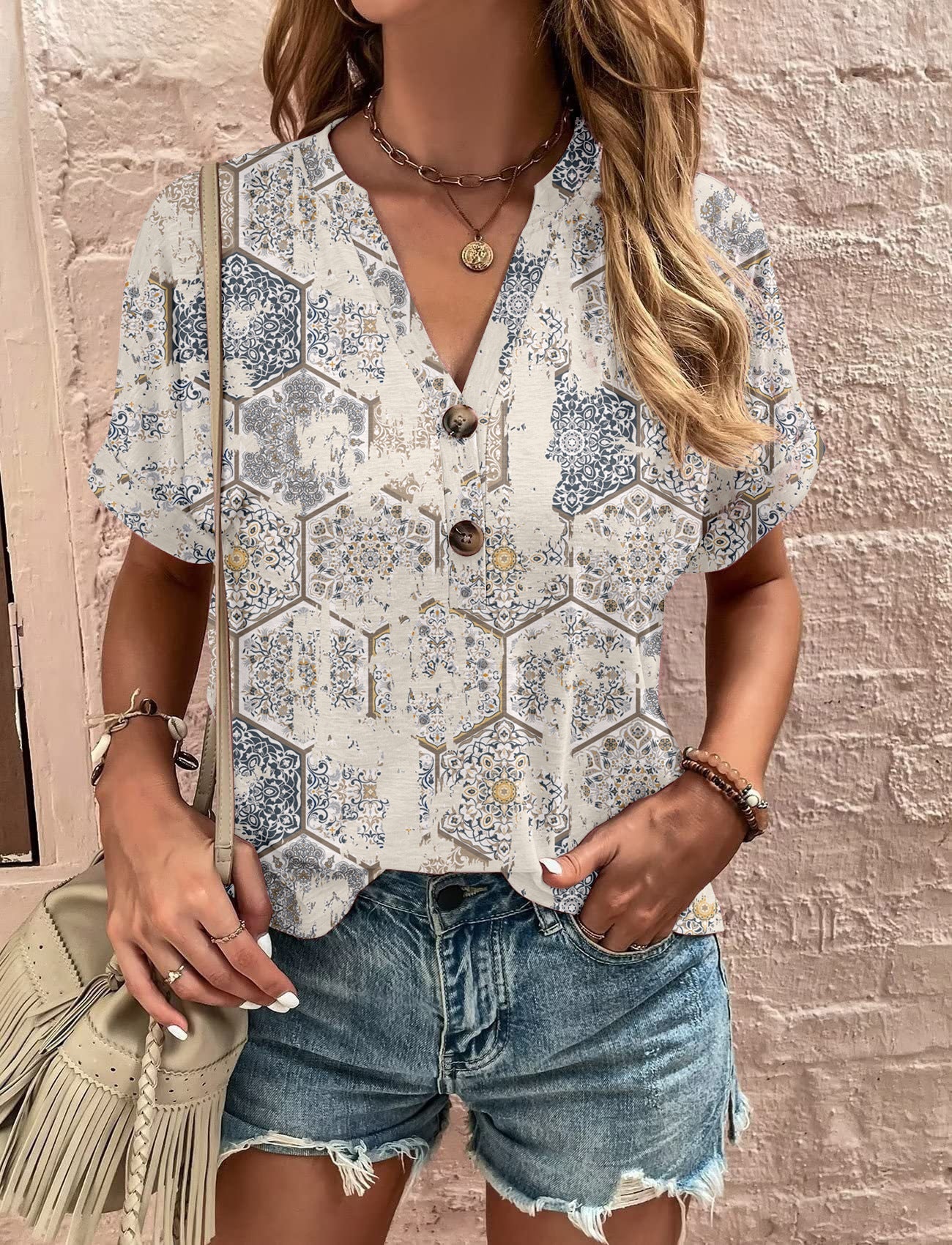 Damen Lässiges Kurzärmliges Blusenshirt mit Verspieltem Paisleymuster und Modernen Knopfdetails Heidi-Mode - Image 13
